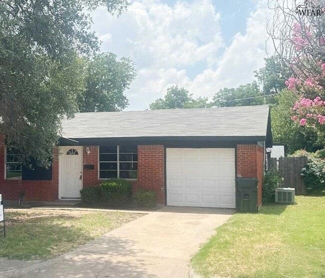 1708 Cimarron Trail in Wichita Falls, TX - Building Photo - Building Photo