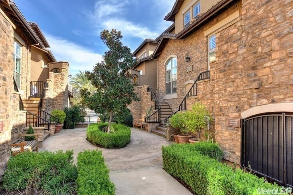 2430 Pavilions Pl Ln in Sacramento, CA - Building Photo