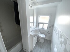 485 Fennell Ave E in Hamilton, ON - Building Photo - Building Photo