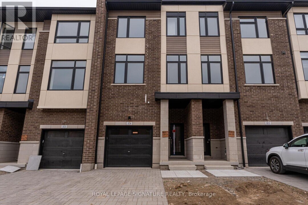 1695 Dersan St in Pickering, ON - Building Photo