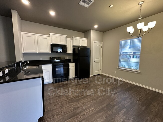 920 SW 91st St in Oklahoma City, OK - Building Photo - Building Photo