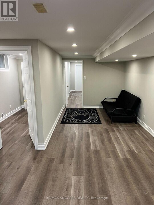 351 Veronica Dr in Kitchener, ON - Building Photo