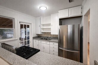 927 NE 7th Ave in Gainesville, FL - Building Photo - Building Photo