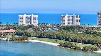 8600 S Ocean Dr in Jensen Beach, FL - Building Photo