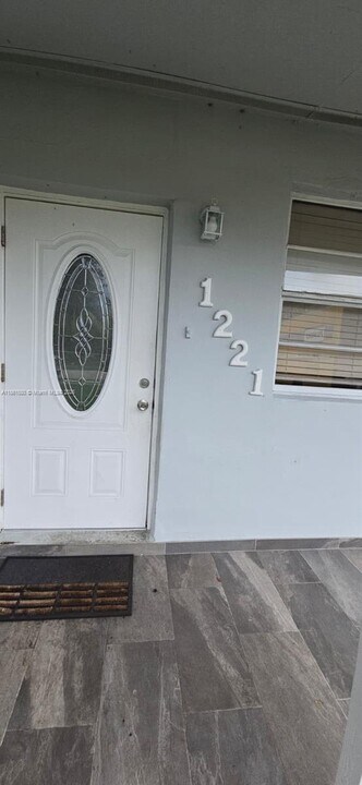 1221 NW 23rd Terrace in Fort Lauderdale, FL - Building Photo
