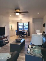 12222 N Paradise Vlg Pkwy S in Phoenix, AZ - Building Photo