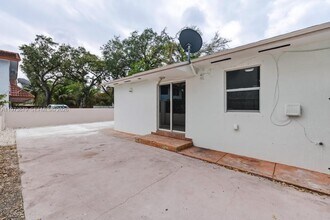 3072 NW 14th St in Miami, FL - Building Photo - Building Photo