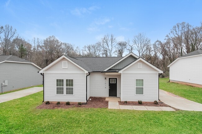 property at 1016 N Oakwood St