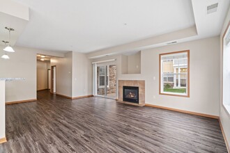 Regency Hill Apartments in Woodbury, MN - Building Photo - Building Photo