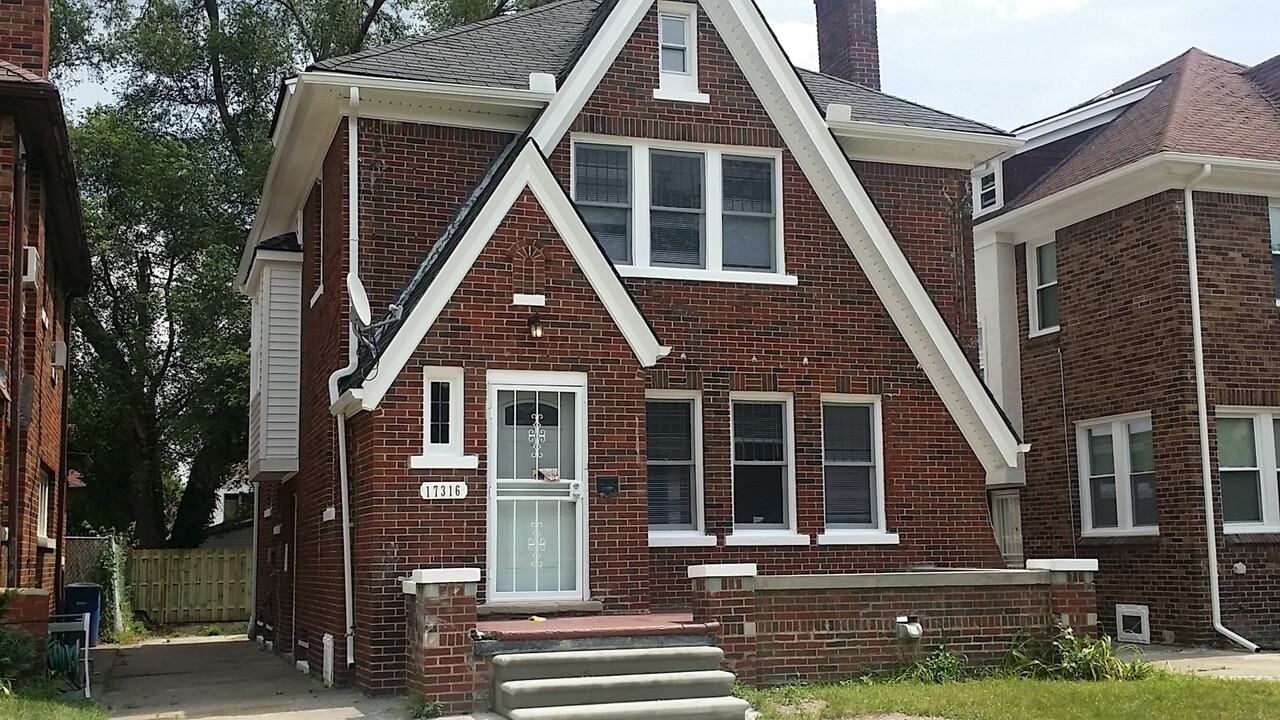 17316 Santa Barbara Dr in Detroit, MI - Building Photo