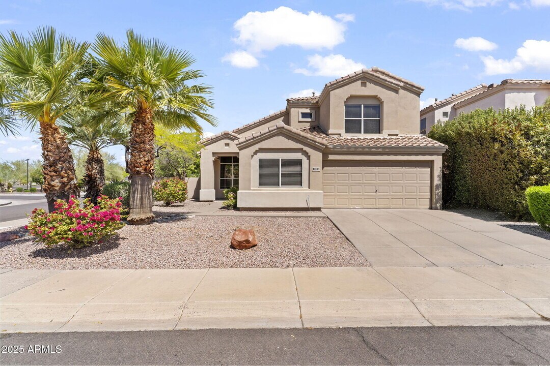 10118 E Meadow Hill Dr in Scottsdale, AZ - Building Photo