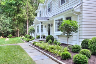 55 Blueberry Hill Rd in Weston, CT - Building Photo - Building Photo