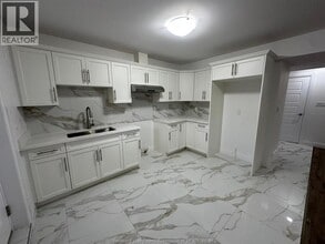 2470 Roxborough Blvd in Windsor, ON - Building Photo - Building Photo