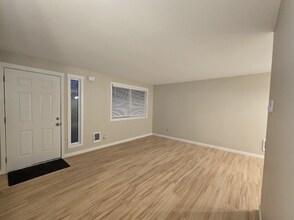 11513 NE 87th St in Kirkland, WA - Foto de edificio - Building Photo