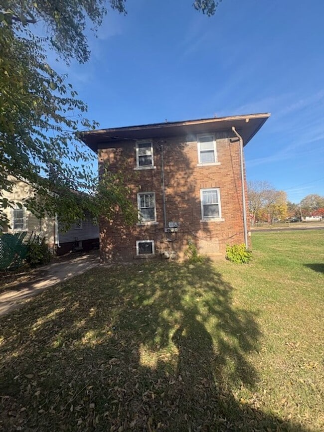 1208 NE Jefferson Ave in Peoria, IL - Building Photo - Building Photo