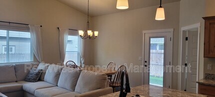 108 SW Little Meadow Ln in Grants Pass, OR - Building Photo - Building Photo