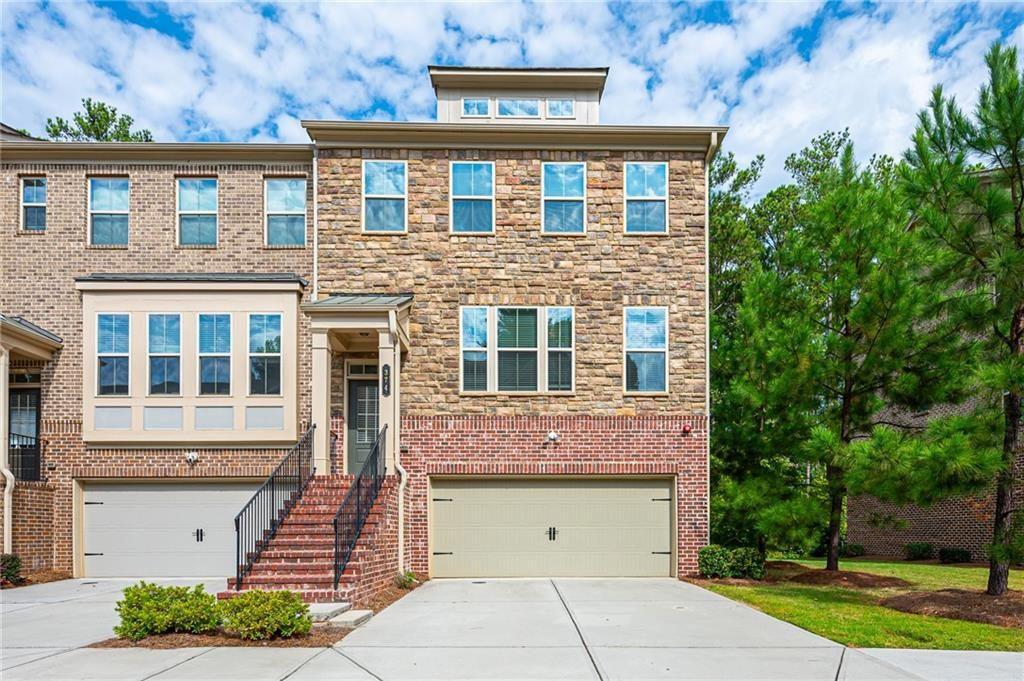 374 Provenance Dr in Sandy Springs, GA - Foto de edificio