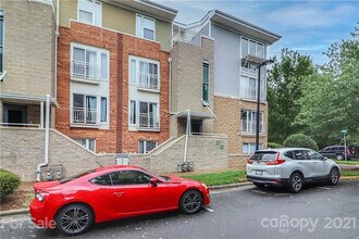 Room in Condo on Donatello Avenue in Charlotte, NC - Building Photo - Building Photo