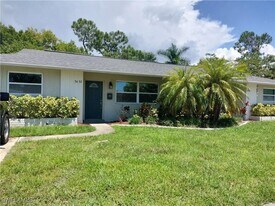 3432 Sacramento Way in Naples, FL - Building Photo