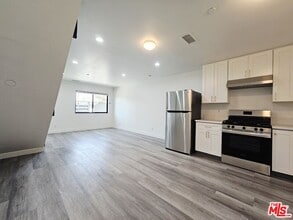 4110 1/2 Normandie Ave in Los Angeles, CA - Building Photo - Building Photo
