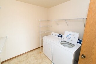 Gateway Estates Apartments in Beloit, WI - Foto de edificio - Building Photo