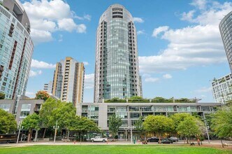 3601 S River Pky, Unit 1111 in Portland, OR - Building Photo - Building Photo