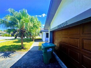20504 NE 9th Ct in Miami, FL - Building Photo - Building Photo