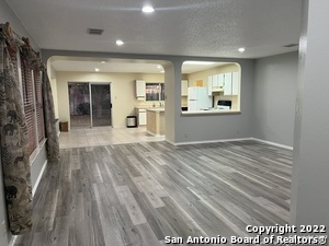 9315 Caen in San Antonio, TX - Foto de edificio - Building Photo