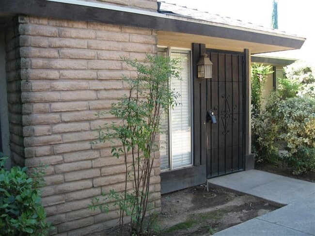 5707 N Valentine Ave in Fresno, CA - Building Photo - Building Photo
