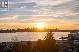 432 1st St E in North Vancouver, BC - Building Photo