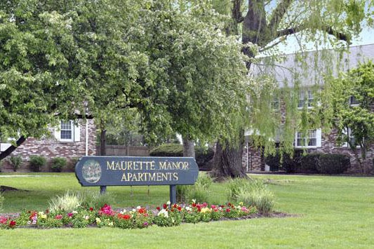 Maurette Manor Apartments in Newington, CT - Foto de edificio - Building Photo