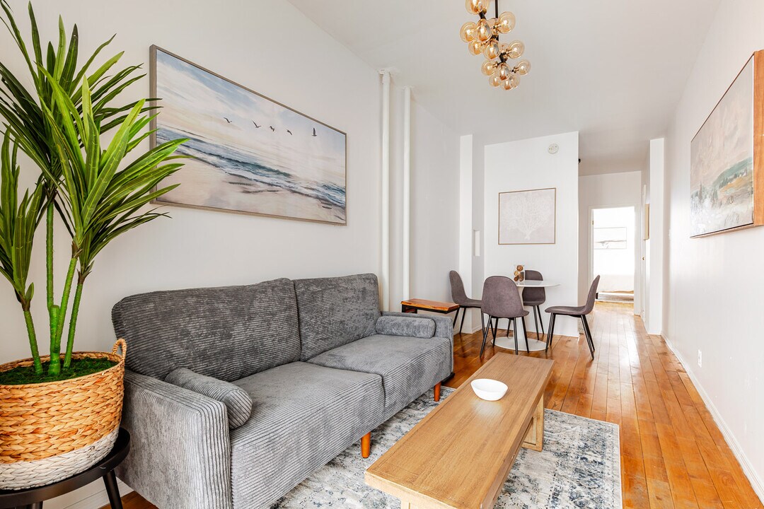 221 E 26th St in New York, NY - Building Photo
