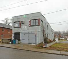 1472 28th St in Huntington, WV - Building Photo