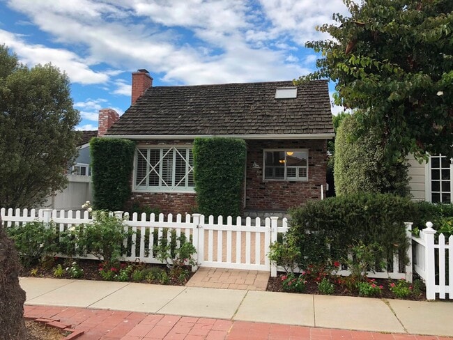 property at 517 1/2 Marguerite Ave