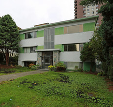 Sundale in North Vancouver, BC - Building Photo - Primary Photo