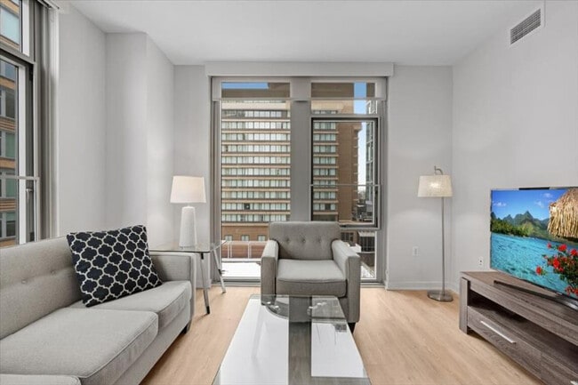 400 Army Navy Dr, Unit SI ID1047112P in Arlington, VA - Building Photo - Building Photo