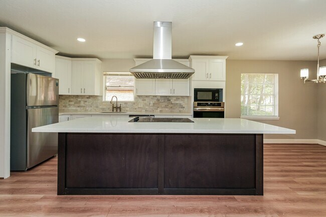 8010 Oak Moss Dr in Spring, TX - Foto de edificio - Building Photo