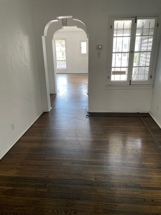 145 W Channel Rd in Santa Monica, CA - Building Photo - Building Photo