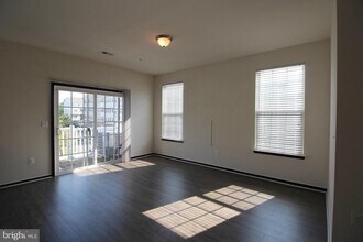 14782 Mason Creek Cir in Woodbridge, VA - Building Photo - Building Photo