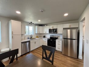 954 S 100 W in Orem, UT - Foto de edificio - Building Photo