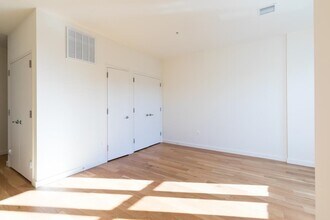 210 9th St in Jersey City, NJ - Building Photo - Building Photo