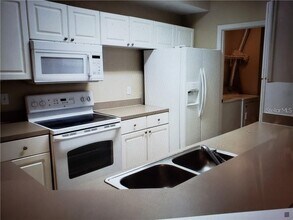 5560 Metrowest Blvd in Orlando, FL - Building Photo - Building Photo