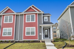 671 Hillcrest Dr in Waunakee, WI - Building Photo