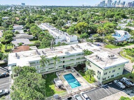 1900 NE 8th Ct, Unit 302 in Fort Lauderdale, FL - Building Photo