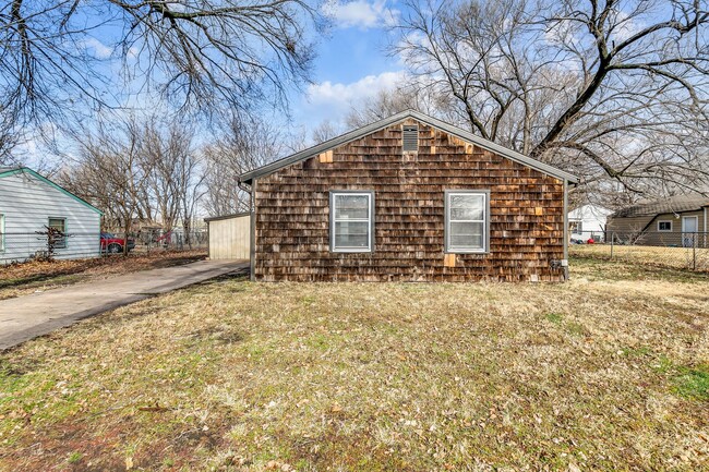 1122 Denver Dr in Park City, KS - Building Photo - Building Photo