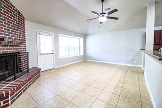 6151 Broadmeadow in San Antonio, TX - Foto de edificio - Building Photo
