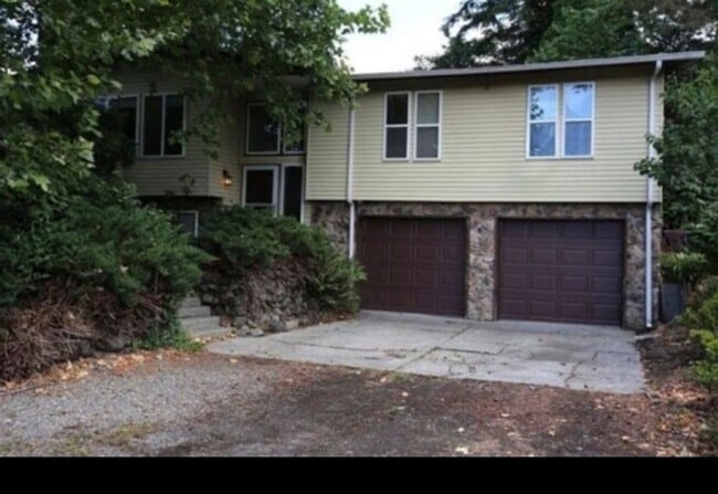 property at 13815 Canyon Rd E