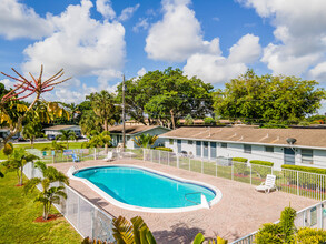 Community Acres in Fort Lauderdale, FL - Foto de edificio - Building Photo