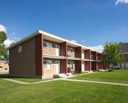 Pleasantview Townhomes in Edmonton, AB - Building Photo