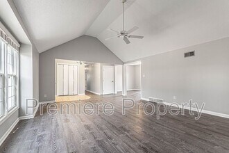 1011 SW Lorman Dr in Lee's Summit, MO - Building Photo - Building Photo